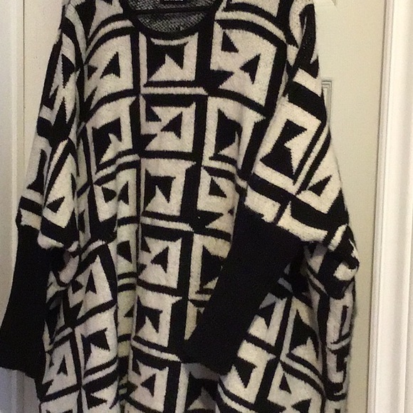 Poncho - Picture 4 of 4